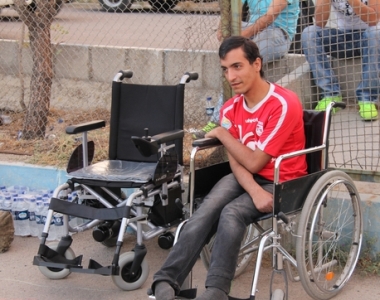 پاداش شهردار تبریز صرف خرید ویلچر برقی برای یک معلول جوان شد